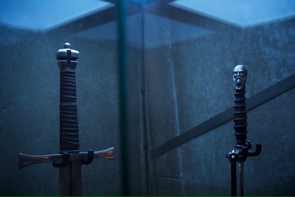 《刺客信条》电影片场照曝光 圣殿骑士武器细节精致