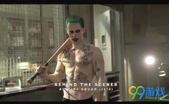 《自杀小队》幕后开发视频放出 小丑赤身裸体上镜