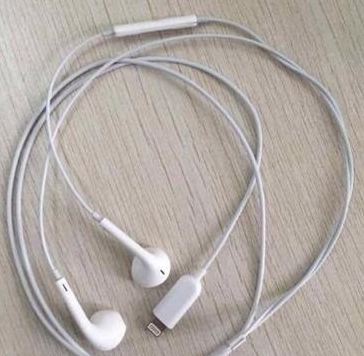 iPhone7 Lightning耳机曝光 会取消3.5mm耳机
