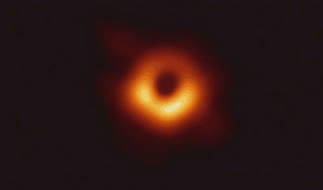 世界第一张黑洞照片