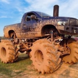 怪物卡车泥浆比赛